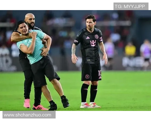 足球明星出行全程保镖护航视频揭秘安全背后的故事与挑战 足球明星出行全程保镖护航视频揭秘安全背后的故事与挑战