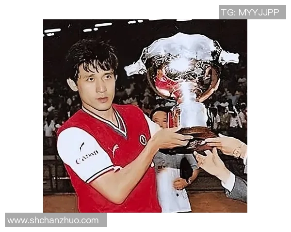 足球明星为何选择单身生活探讨背后的原因与影响 足球明星为何选择单身生活探讨背后的原因与影响